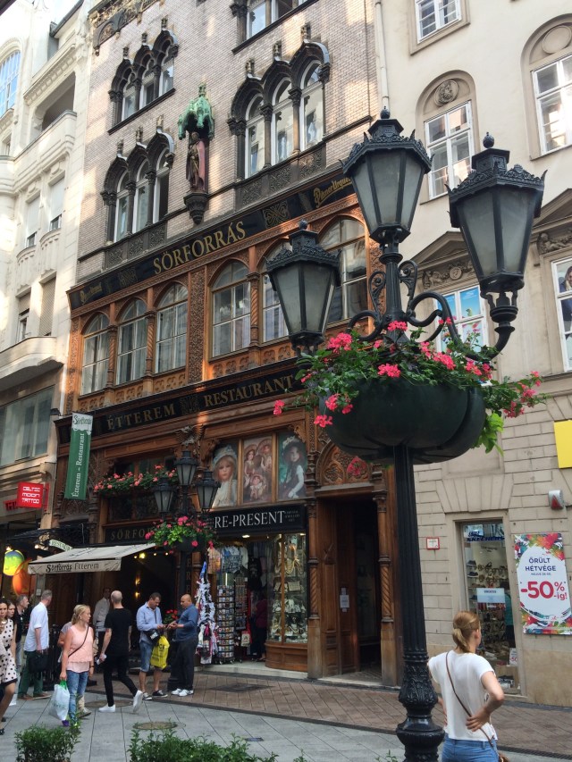 Building on Vaci Utca